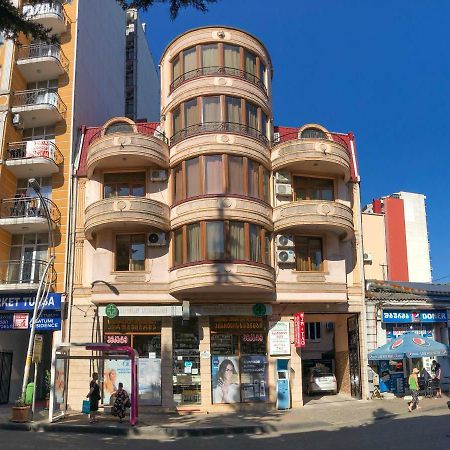 Отель Тао Батуми Экстерьер фото